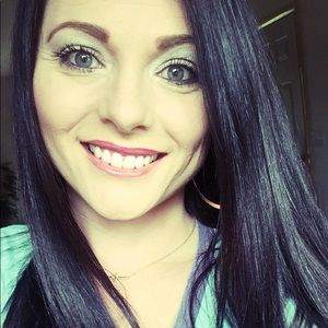 Meet your Posher, Courtney